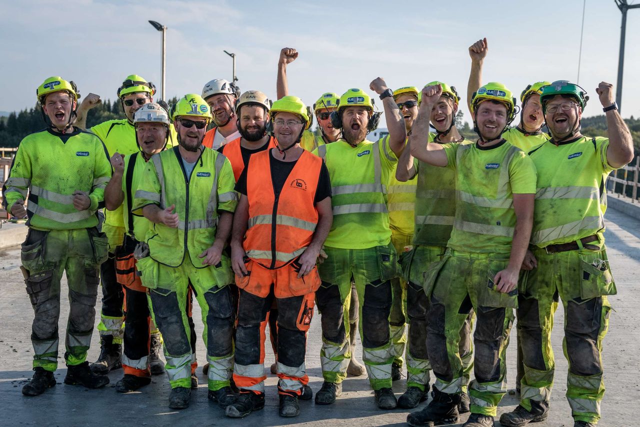 Hæhre-ansatte feirer milepæl på Vollselvbrua-prosjektet